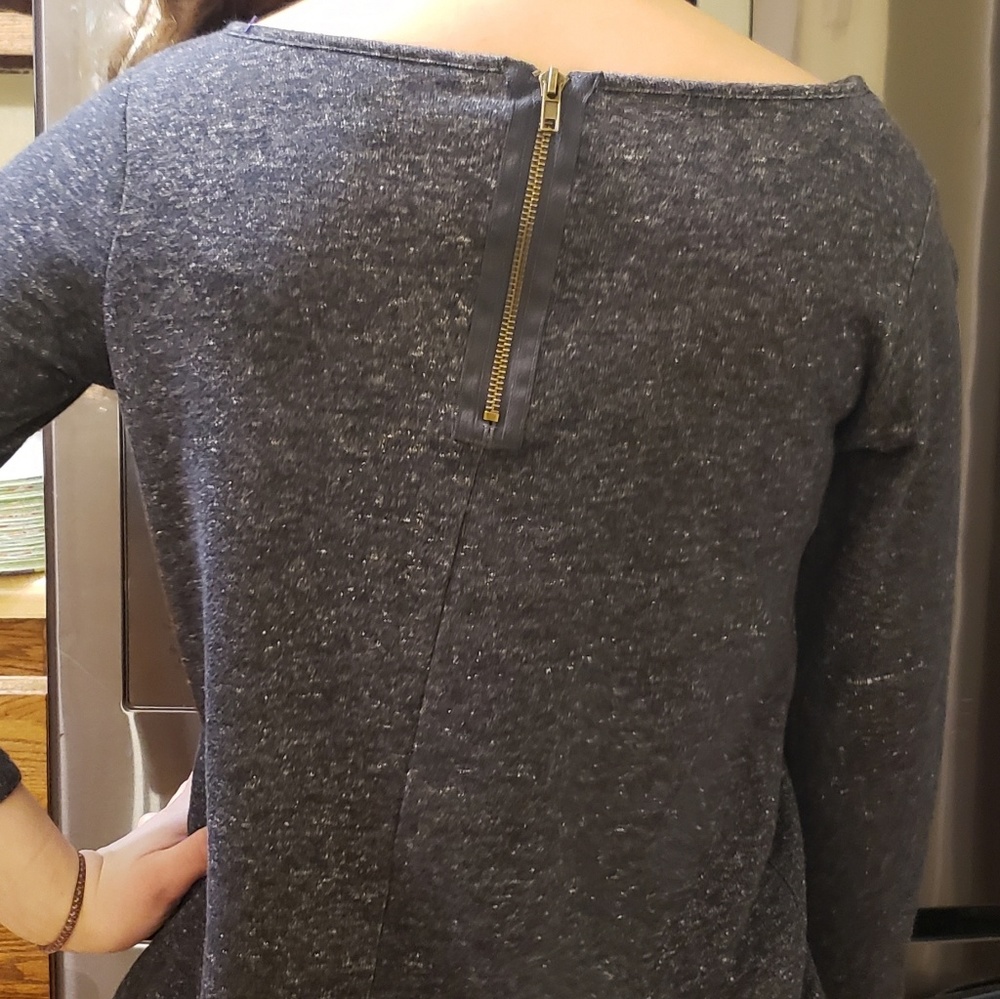 Charming Clarlie Gray Knit Top, Size Sm - Picture 3 of 3